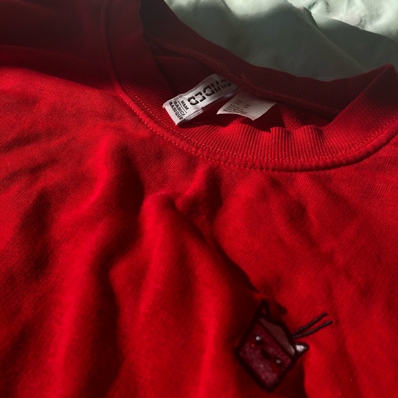 red H&M crewneck - Picture 1 of 2